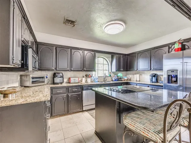 Photo 5 — 1613 Kingsgate Road, Oklahoma City, OK 73159