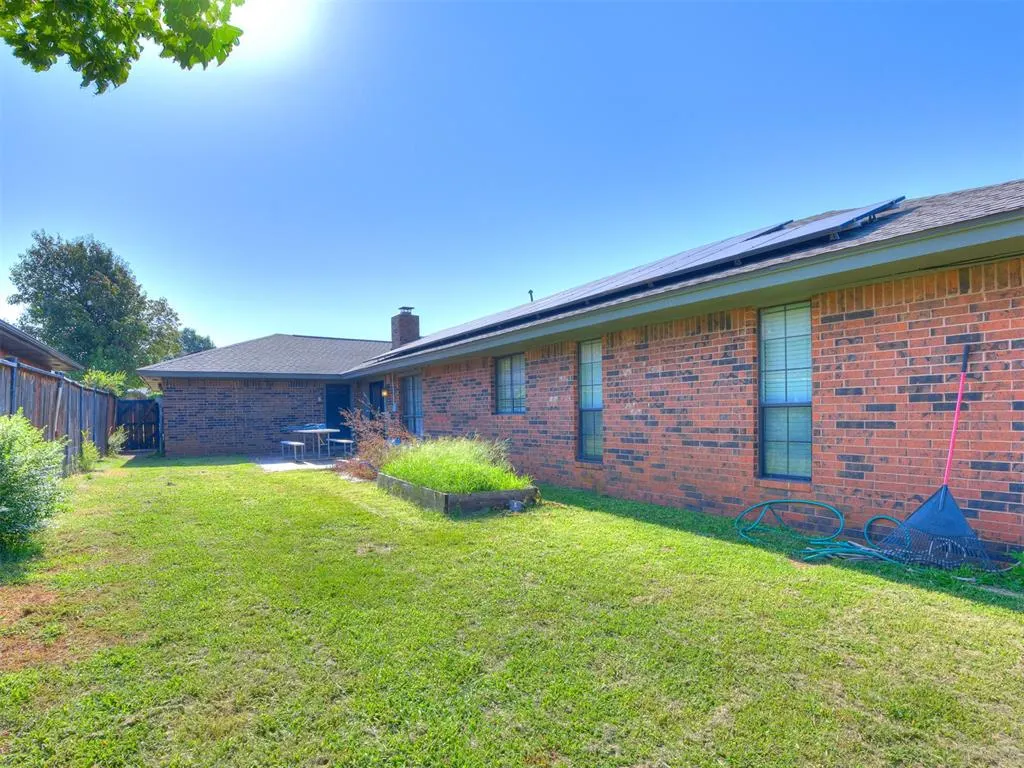 Photo 16 — 1613 Kingsgate Road, Oklahoma City, OK 73159
