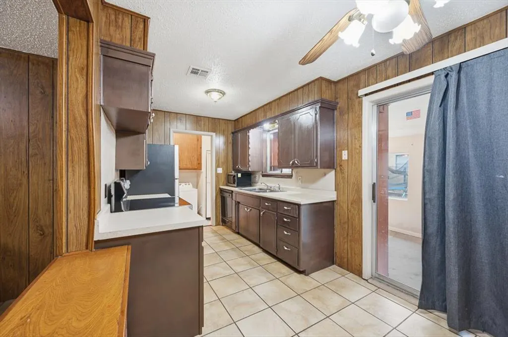 Photo 10 — 811 NW 1st Street, Moore, OK 73160