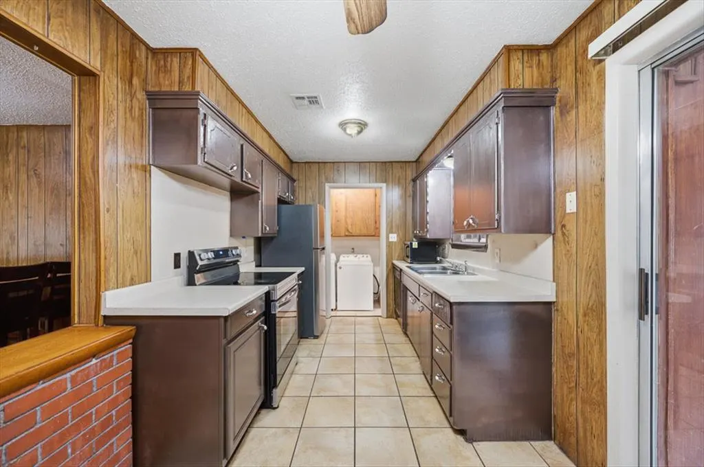 Photo 11 — 811 NW 1st Street, Moore, OK 73160