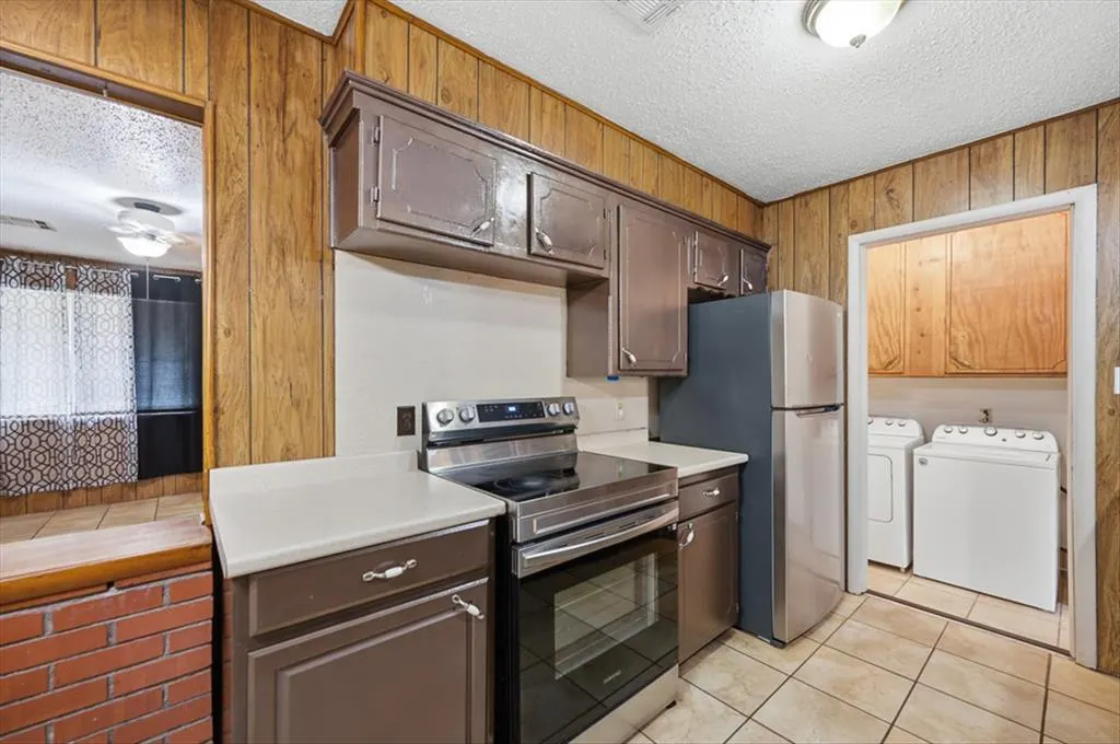 Photo 12 — 811 NW 1st Street, Moore, OK 73160