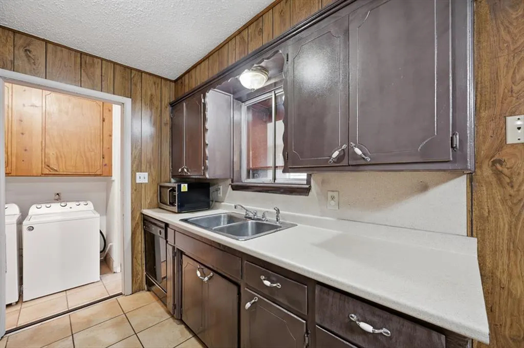 Photo 13 — 811 NW 1st Street, Moore, OK 73160