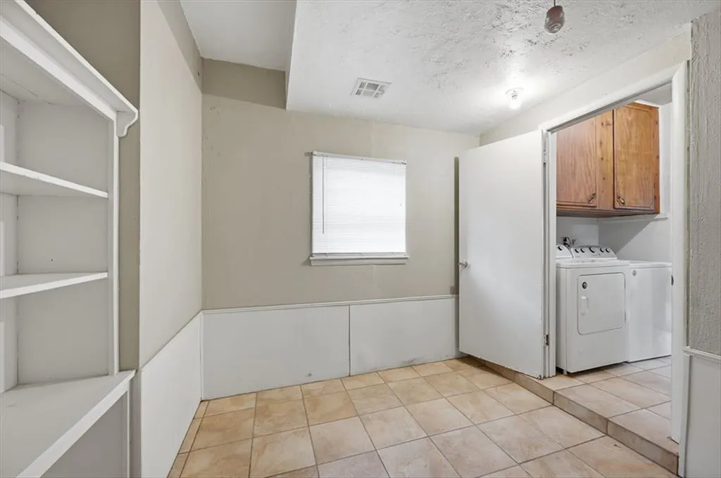 Photo 17 — 811 NW 1st Street, Moore, OK 73160