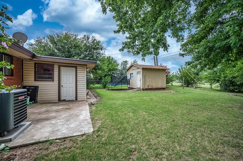 Photo 29 — 811 NW 1st Street, Moore, OK 73160