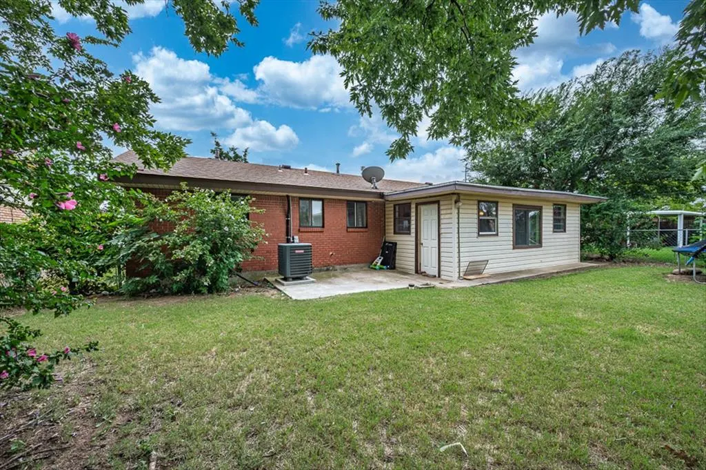 Photo 30 — 811 NW 1st Street, Moore, OK 73160