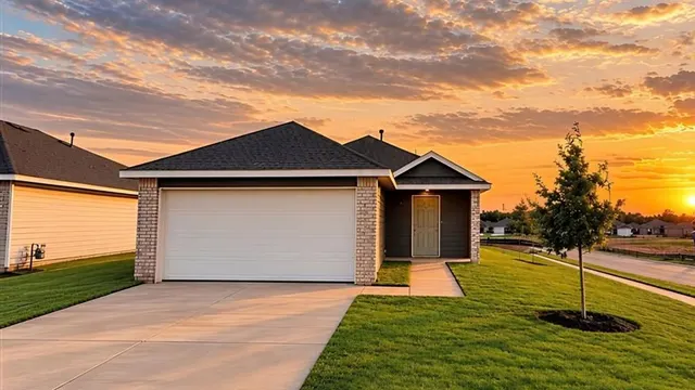 Front exterior — 14200 Still Stream Way, Piedmont, OK 73078