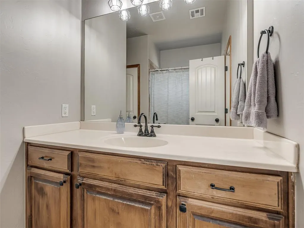 Photo 15 — 11521 SW 25th Street, Yukon, OK 73099