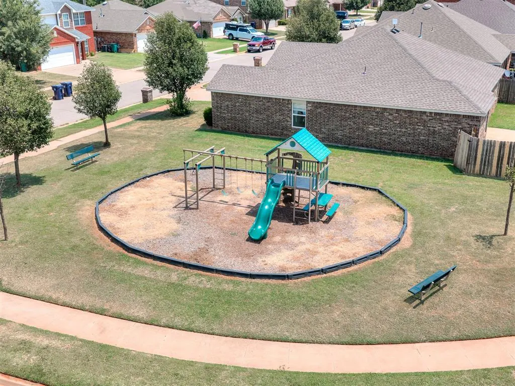 Photo 35 — 11521 SW 25th Street, Yukon, OK 73099