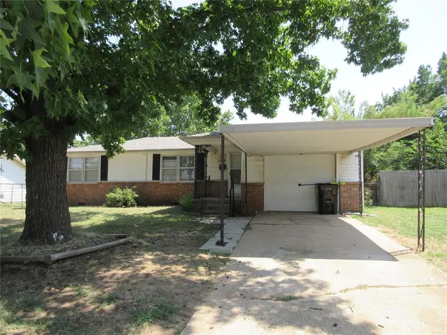Photo 2 — 104 Robin Lane, Tecumseh, OK 74873
