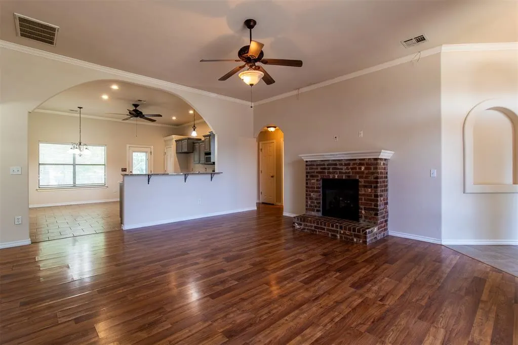 Photo 6 — 8121 Woodhue Drive, Oklahoma City, OK 73135