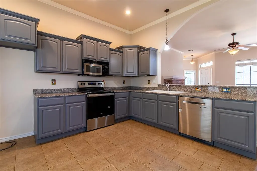 Photo 15 — 8121 Woodhue Drive, Oklahoma City, OK 73135