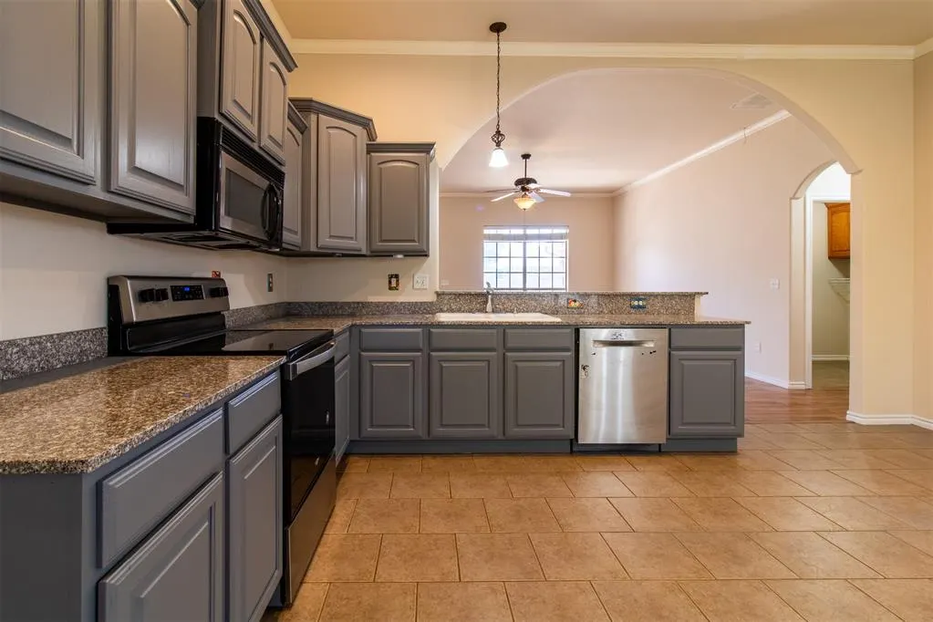Photo 16 — 8121 Woodhue Drive, Oklahoma City, OK 73135