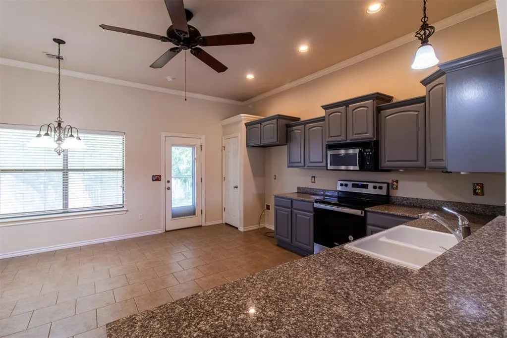 Photo 17 — 8121 Woodhue Drive, Oklahoma City, OK 73135