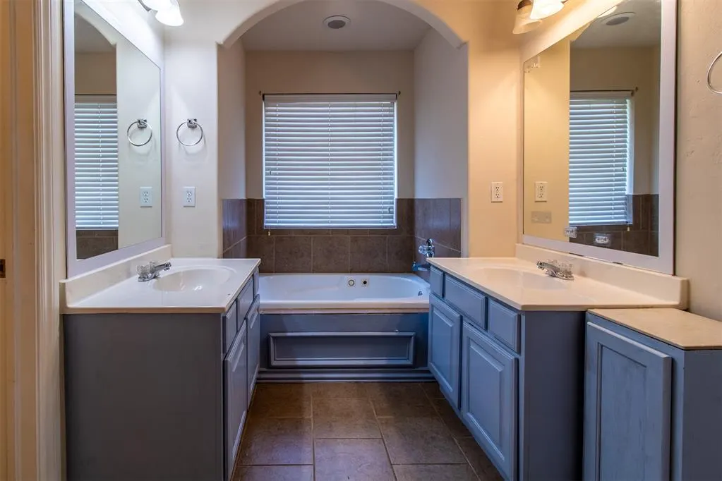 Photo 24 — 8121 Woodhue Drive, Oklahoma City, OK 73135