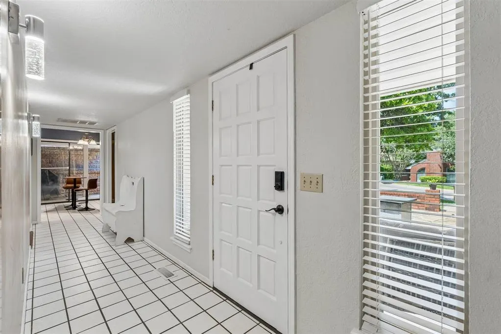 Photo 3 — 1220 Knights Bridge Road, Edmond, OK 73034