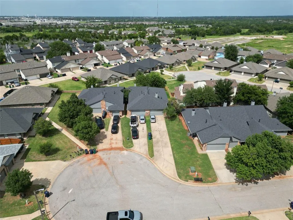 Photo 2 — 415 Vail Circle, Oklahoma City, OK 73114