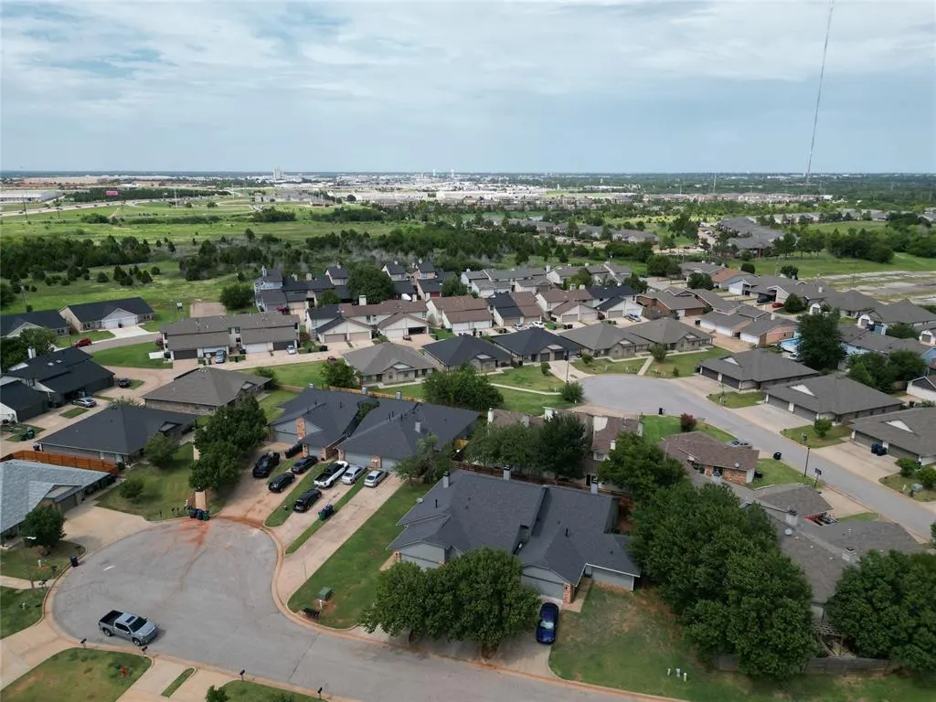 Photo 13 — 415 Vail Circle, Oklahoma City, OK 73114
