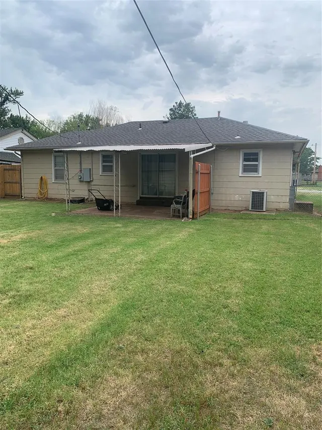 Photo 5 — 927 N Sunset Drive, Anadarko, OK 73005