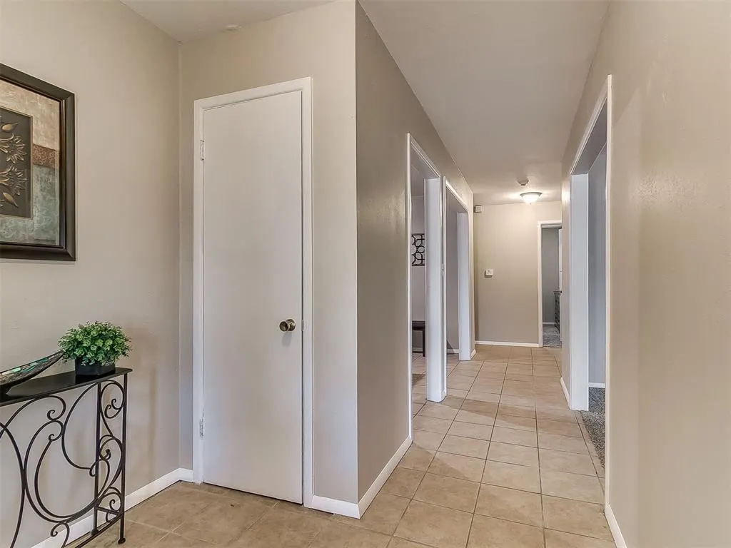 Photo 4 — 6416 Braniff Drive, Oklahoma City, OK 73105