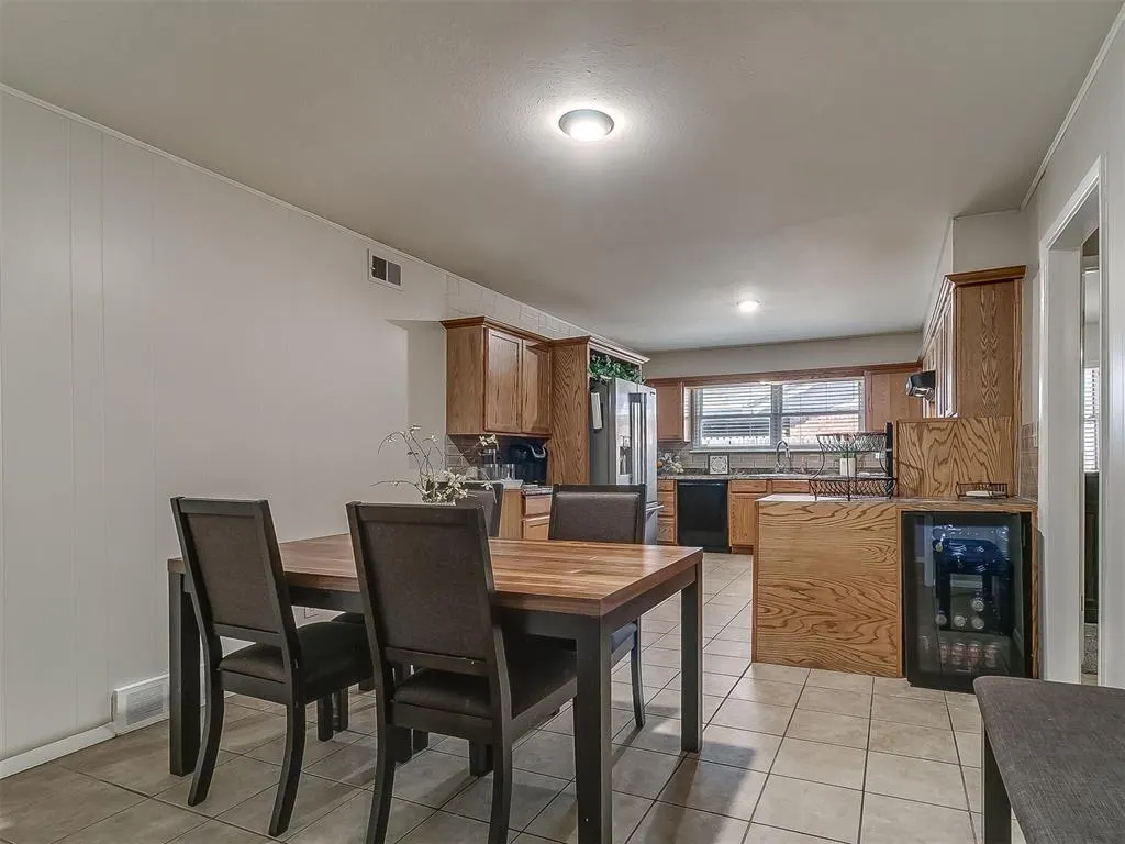 Photo 8 — 6416 Braniff Drive, Oklahoma City, OK 73105