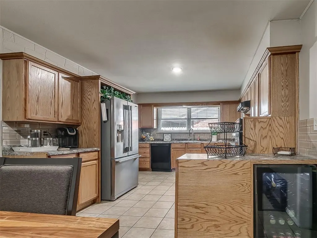 Photo 10 — 6416 Braniff Drive, Oklahoma City, OK 73105
