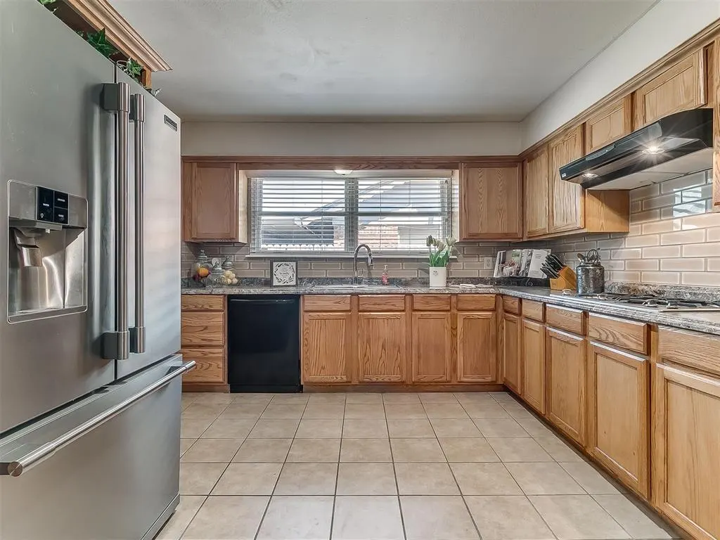 Photo 12 — 6416 Braniff Drive, Oklahoma City, OK 73105