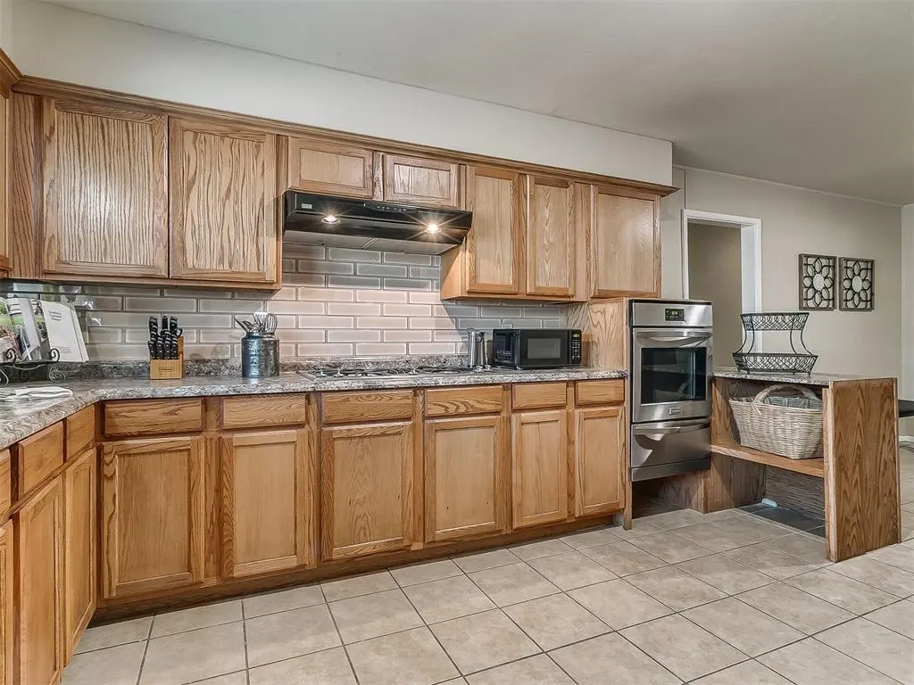 Photo 13 — 6416 Braniff Drive, Oklahoma City, OK 73105