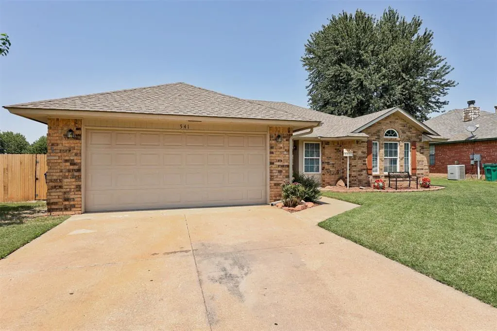 Photo 3 — 541 NW 169th Street, Edmond, OK 73012