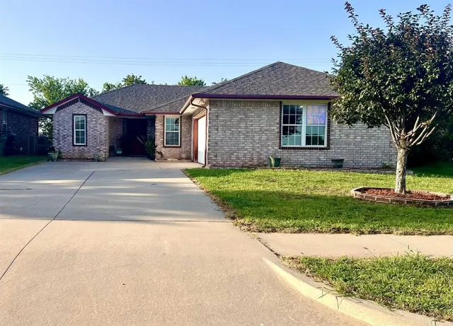 Photo 2 — 717 NE 85th Street, Oklahoma City, OK 73114