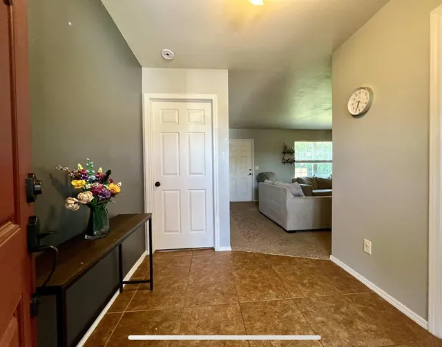 Photo 6 — 717 NE 85th Street, Oklahoma City, OK 73114