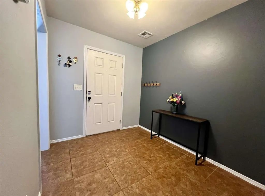 Photo 8 — 717 NE 85th Street, Oklahoma City, OK 73114