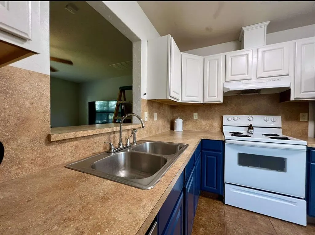 Photo 12 — 717 NE 85th Street, Oklahoma City, OK 73114