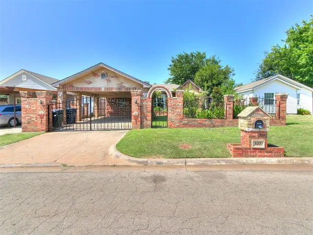Photo 2 — 327 SE 46th Street, Oklahoma City, OK 73129