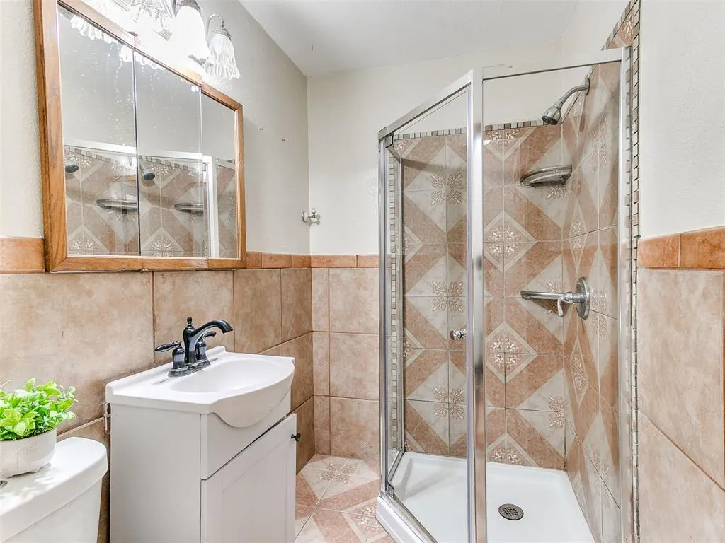 Photo 7 — 327 SE 46th Street, Oklahoma City, OK 73129