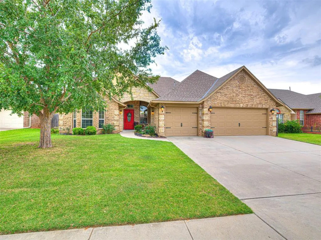 Front exterior — 605 Ridge Lake Boulevard, Norman, OK 73071