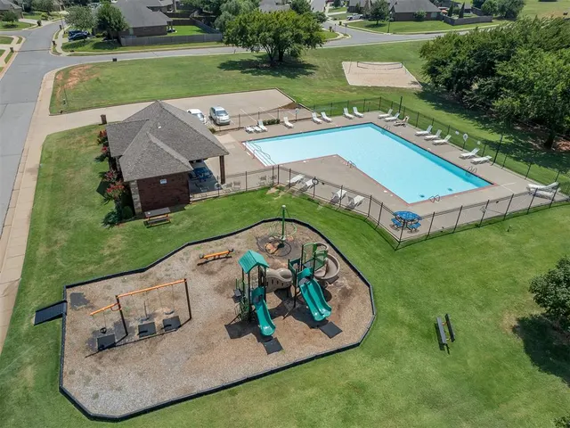 Photo 2 — 624 Dardanelle Pass, Edmond, OK 73025