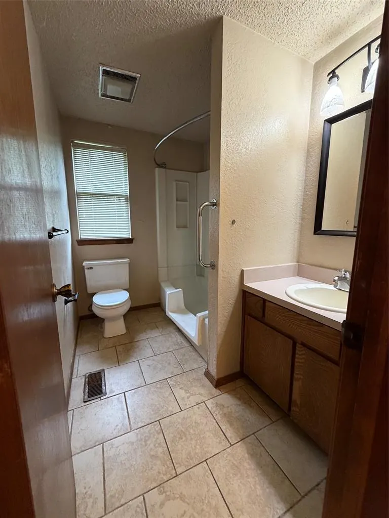 Photo 21 — 218 Quail Hollow Drive, Blanchard, OK 73010
