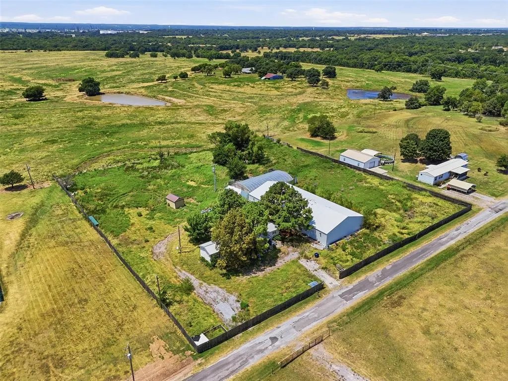Front exterior — 8215 Meadow Lark Drive, Wynnewood, OK 73098