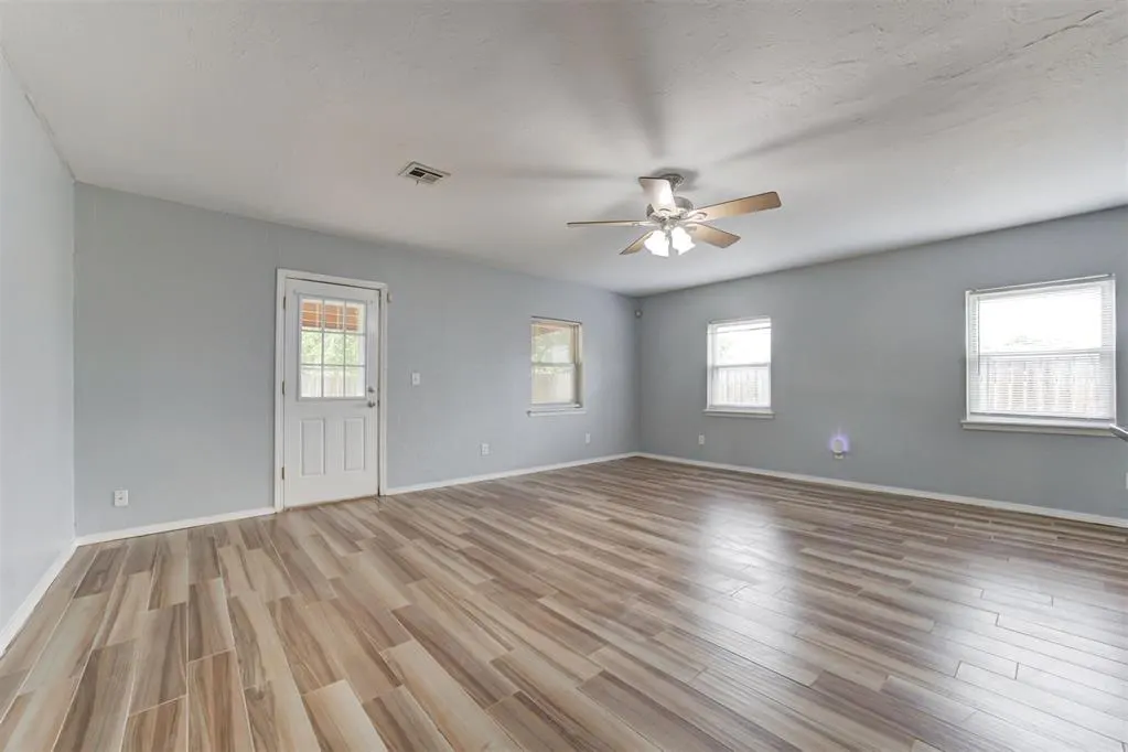 Photo 8 — 705 S Highland Drive, Mustang, OK 73064
