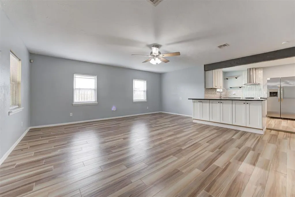 Photo 9 — 705 S Highland Drive, Mustang, OK 73064