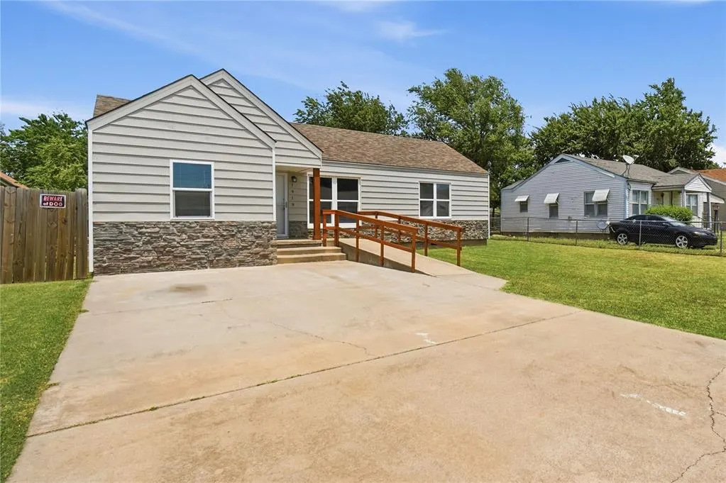 Photo 2 — 1919 NW Arlington Avenue, Lawton, OK 73507