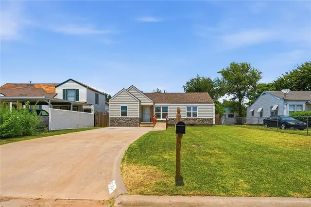 Photo 4 — 1919 NW Arlington Avenue, Lawton, OK 73507