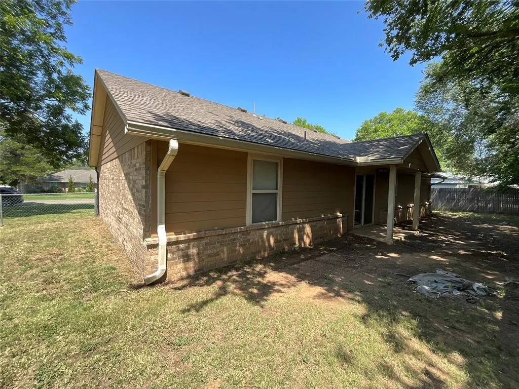 Photo 4 — 401 N 5th Street, Noble, OK 73068