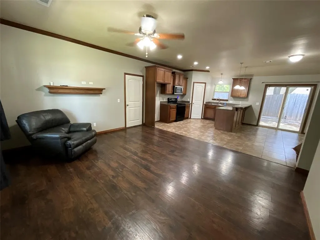 Photo 9 — 401 N 5th Street, Noble, OK 73068