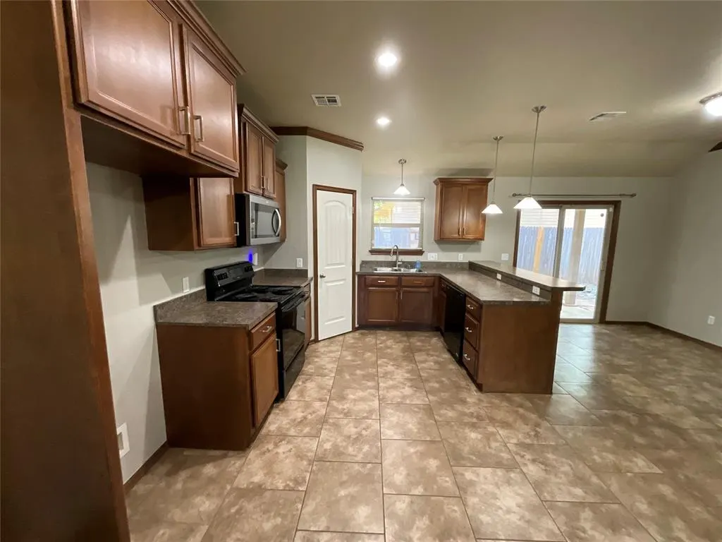 Photo 12 — 401 N 5th Street, Noble, OK 73068