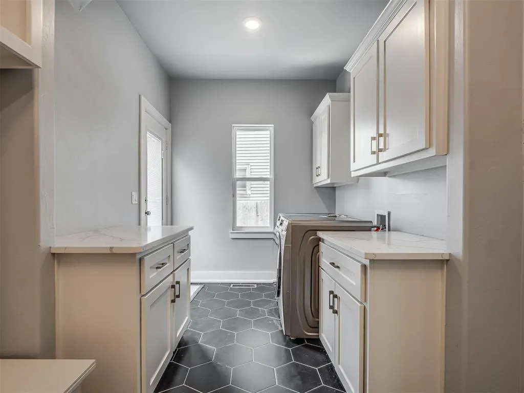 Photo 39 — 325 NE 14th Street, Oklahoma City, OK 73104
