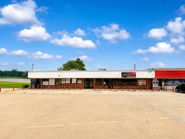 Photo 4 — 404 W Country Club Road, Chickasha, OK 73018
