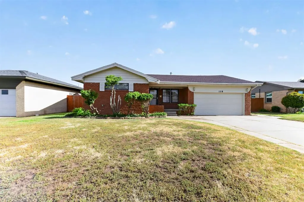 Front exterior — 118 Sumner Drive, Altus, OK 73521