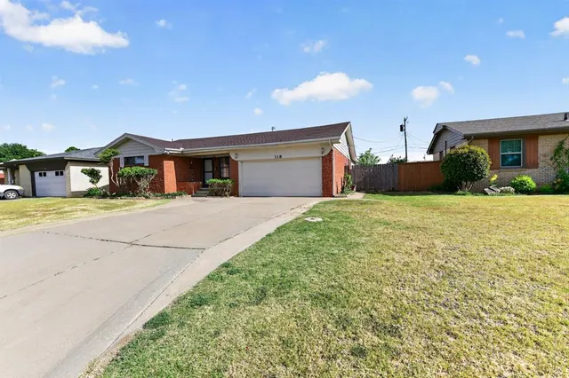 Photo 2 — 118 Sumner Drive, Altus, OK 73521