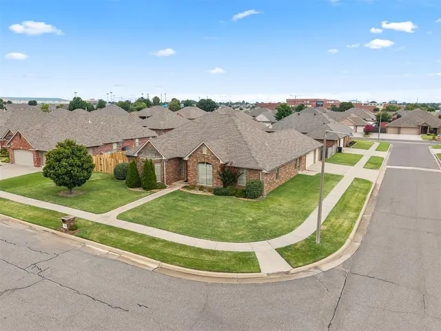 Photo 4 — 2001 SW 32nd Street, Oklahoma City, OK 73170